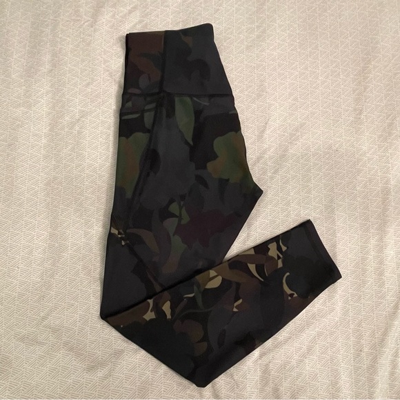 Elevate Legging - Picture 2 of 3